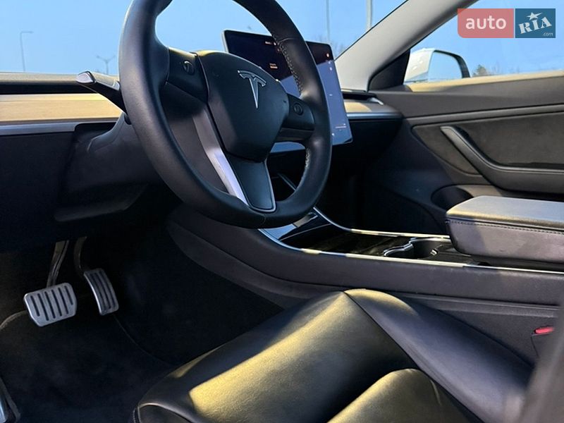 Седан Tesla Model 3 2019 в Львові