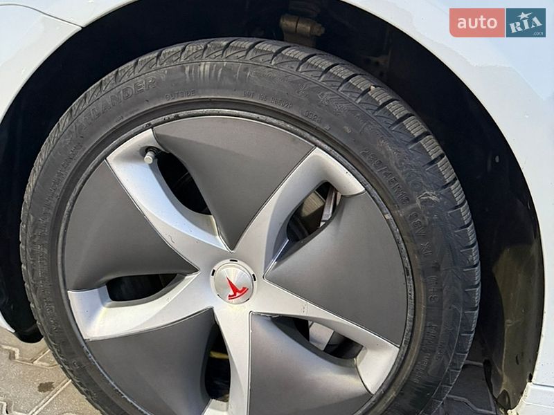 Седан Tesla Model 3 2019 в Львові