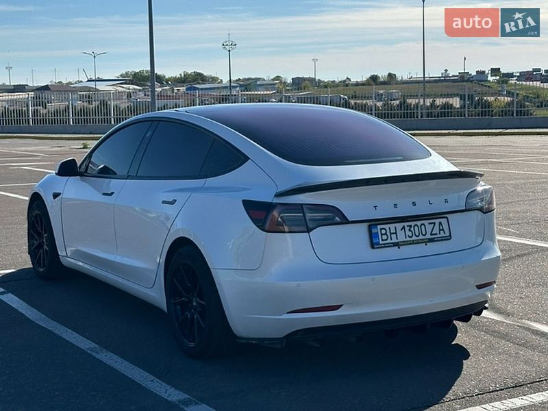 Седан Tesla Model 3 2017 в Одесі