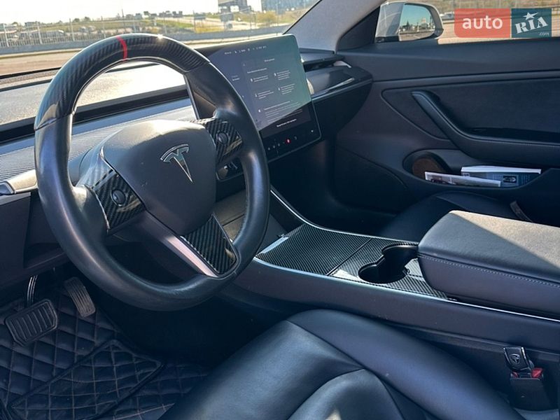 Седан Tesla Model 3 2017 в Одесі