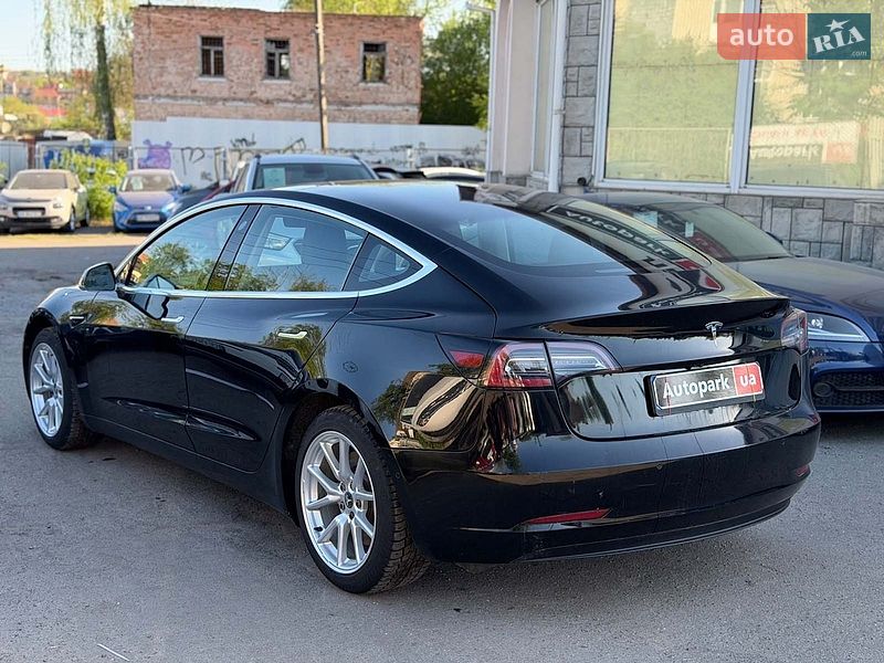 Седан Tesla Model 3 2018 в Вінниці