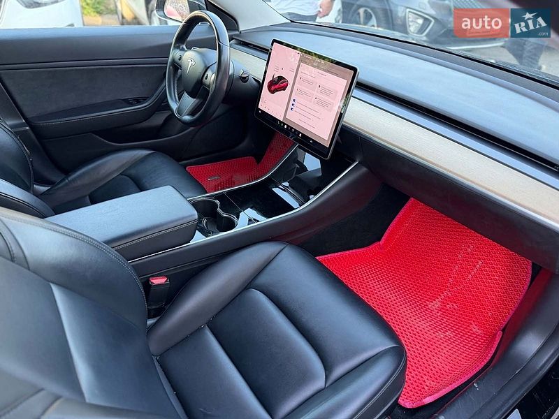 Седан Tesla Model 3 2018 в Вінниці