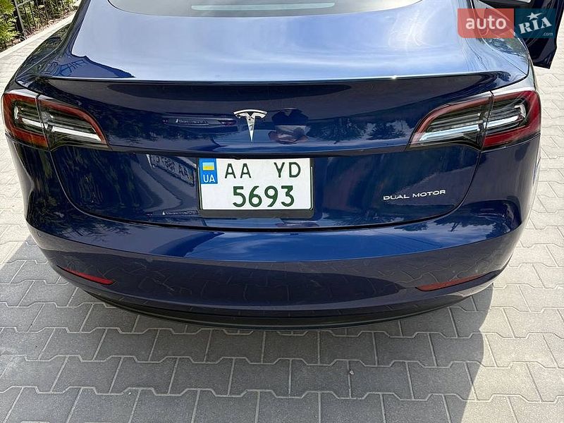 Седан Tesla Model 3 2018 в Києві