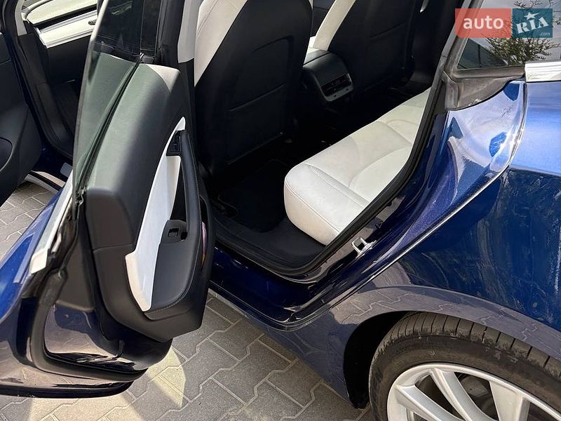 Седан Tesla Model 3 2018 в Києві