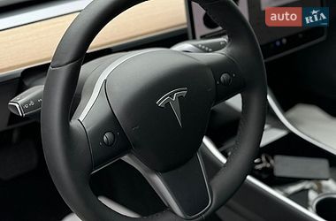 Седан Tesla Model 3 2019 в Дубні