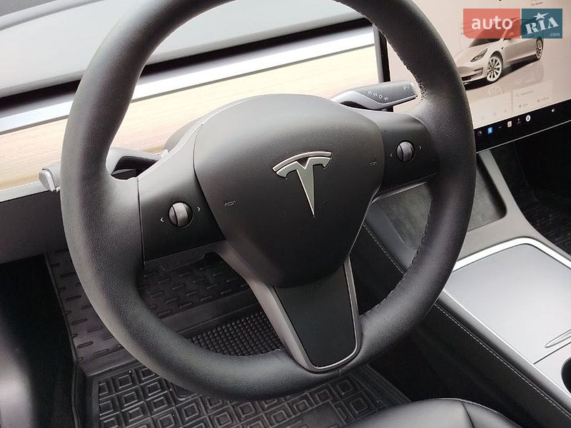 Седан Tesla Model 3 2023 в Луцке