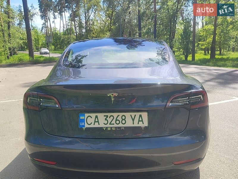 Седан Tesla Model 3 2022 в Черкасах