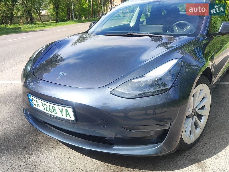 Седан Tesla Model 3 2022 в Черкасах