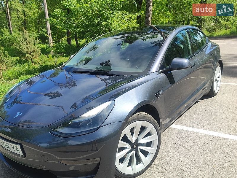 Седан Tesla Model 3 2022 в Черкасах