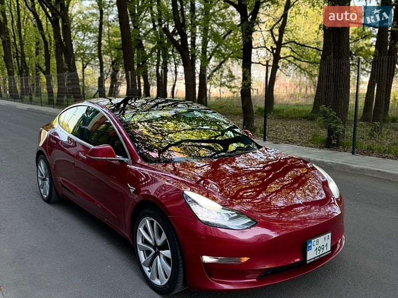 Седан Tesla Model 3 2018 в Чернігові