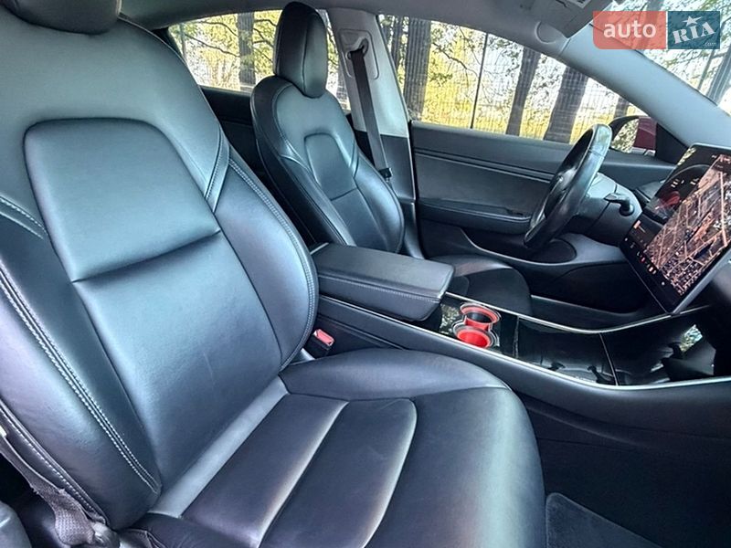 Седан Tesla Model 3 2018 в Чернігові
