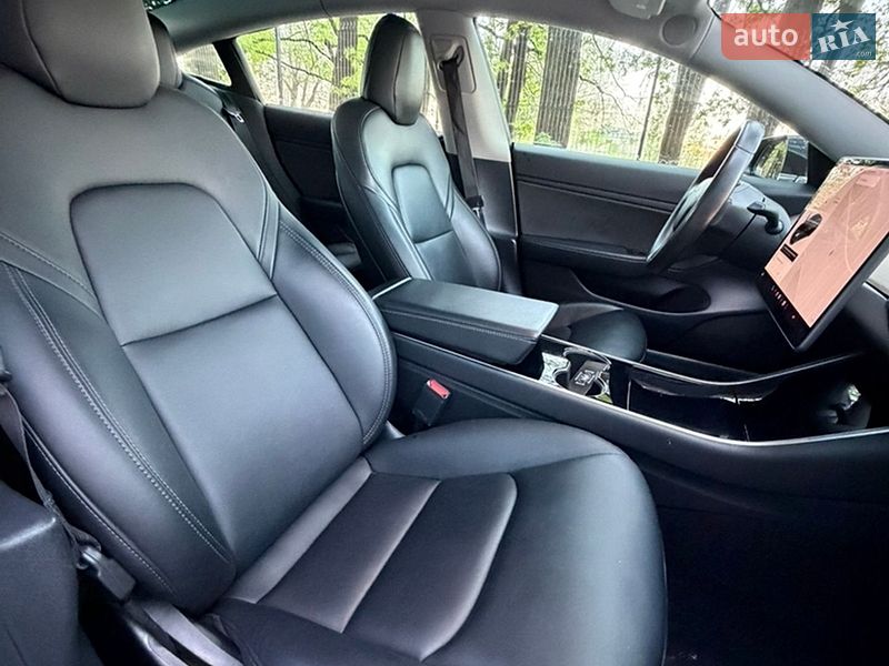 Седан Tesla Model 3 2019 в Чернігові