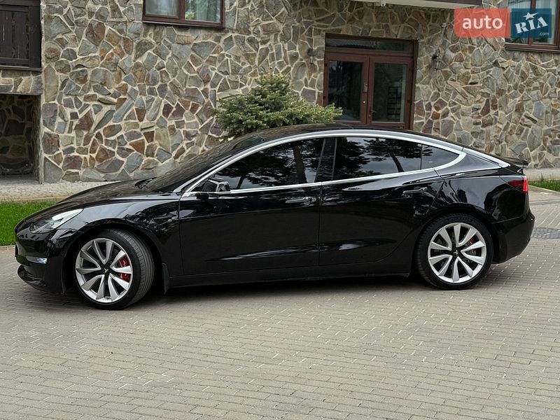 Седан Tesla Model 3 2019 в Киеве