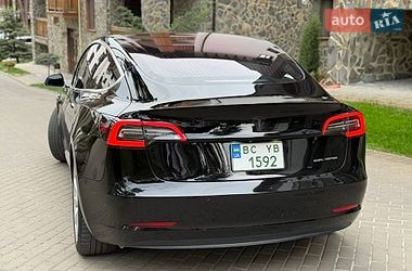 Седан Tesla Model 3 2019 в Киеве