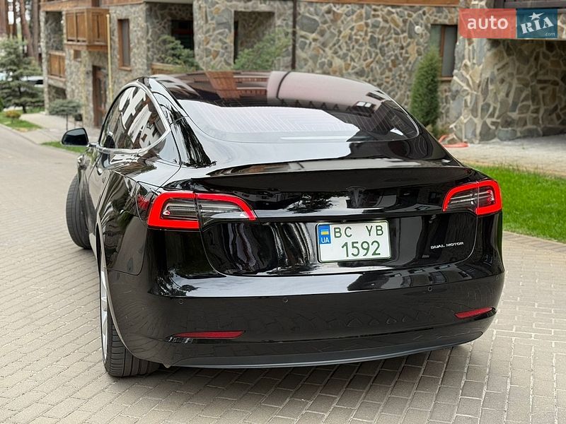 Седан Tesla Model 3 2019 в Киеве