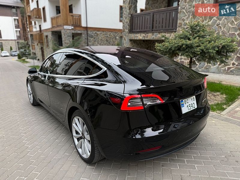 Седан Tesla Model 3 2019 в Киеве