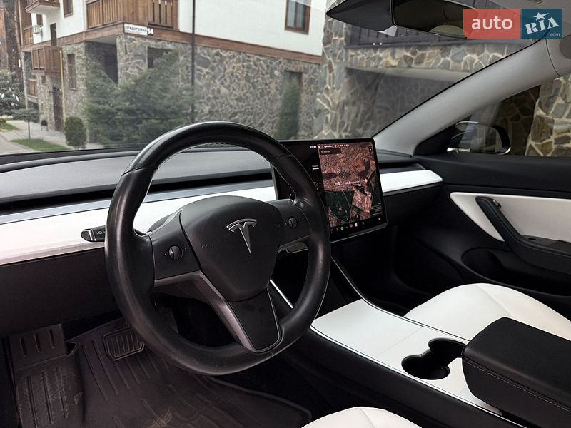 Седан Tesla Model 3 2019 в Киеве