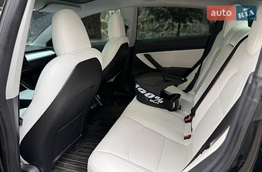 Седан Tesla Model 3 2019 в Киеве