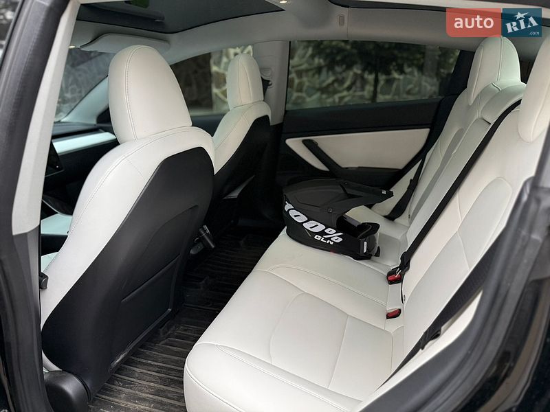 Седан Tesla Model 3 2019 в Киеве