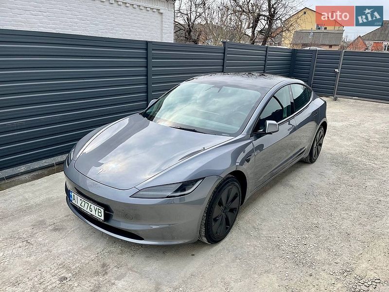 Tesla Model 3 2024