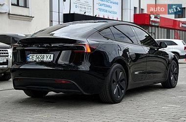 Седан Tesla Model 3 2024 в Черновцах