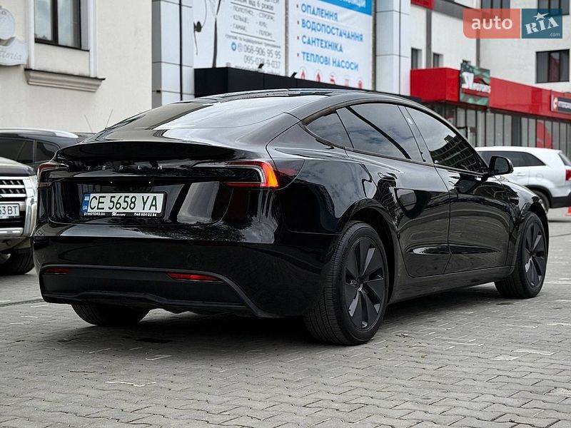 Седан Tesla Model 3 2024 в Черновцах