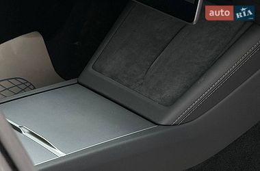 Седан Tesla Model 3 2024 в Черновцах