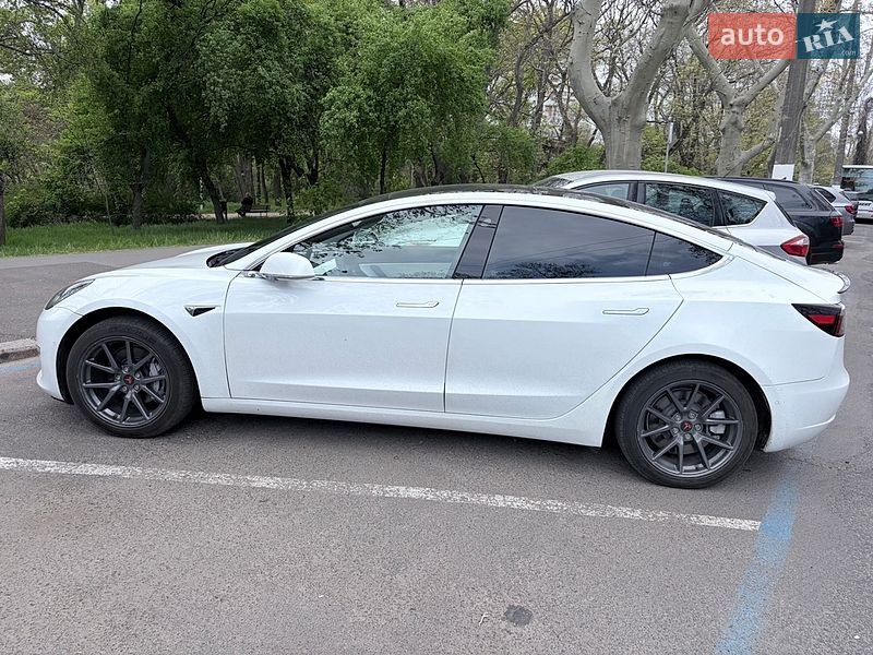 Седан Tesla Model 3 2019 в Одесі