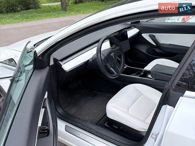 Седан Tesla Model 3 2019 в Одесі