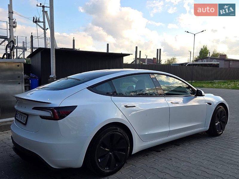 Седан Tesla Model 3 2024 в Львове