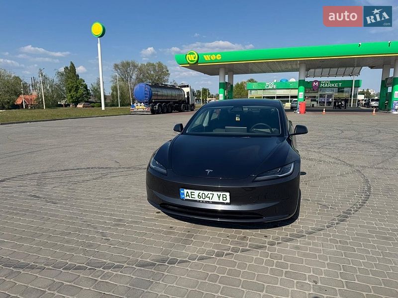 Tesla Model 3 2024