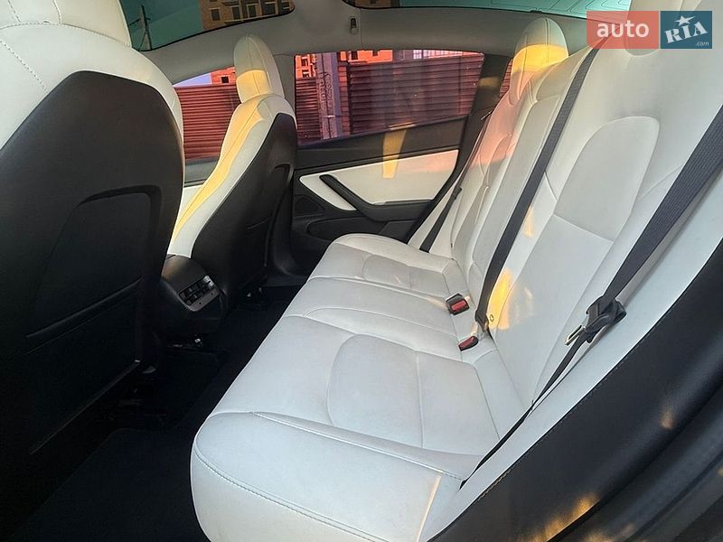 Седан Tesla Model 3 2018 в Дрогобыче
