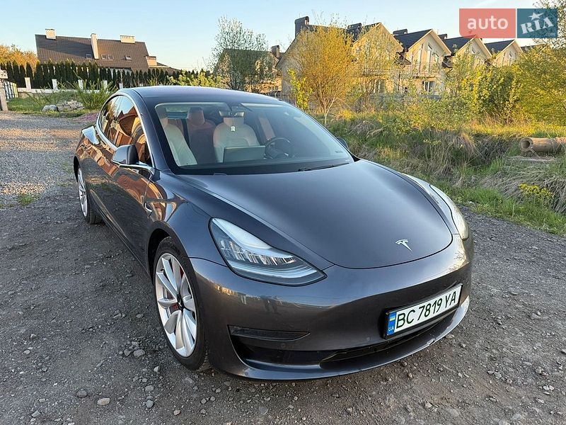 Седан Tesla Model 3 2018 в Дрогобыче