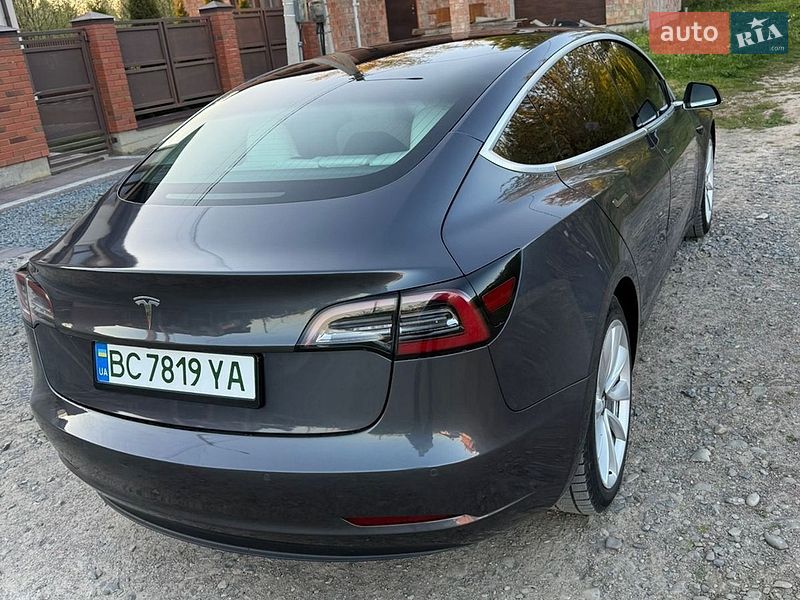 Седан Tesla Model 3 2018 в Дрогобыче
