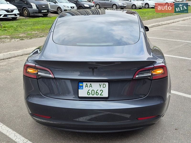 Седан Tesla Model 3 2022 в Киеве