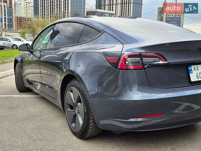 Седан Tesla Model 3 2022 в Киеве