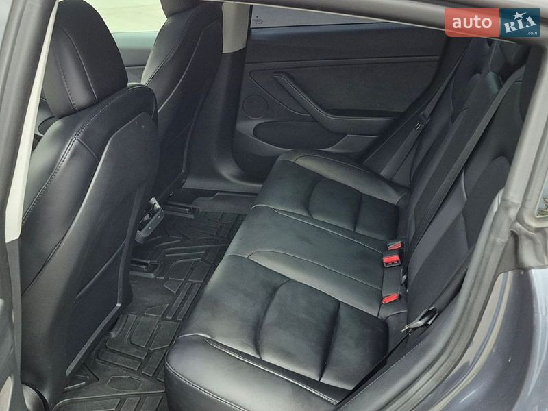 Седан Tesla Model 3 2022 в Киеве