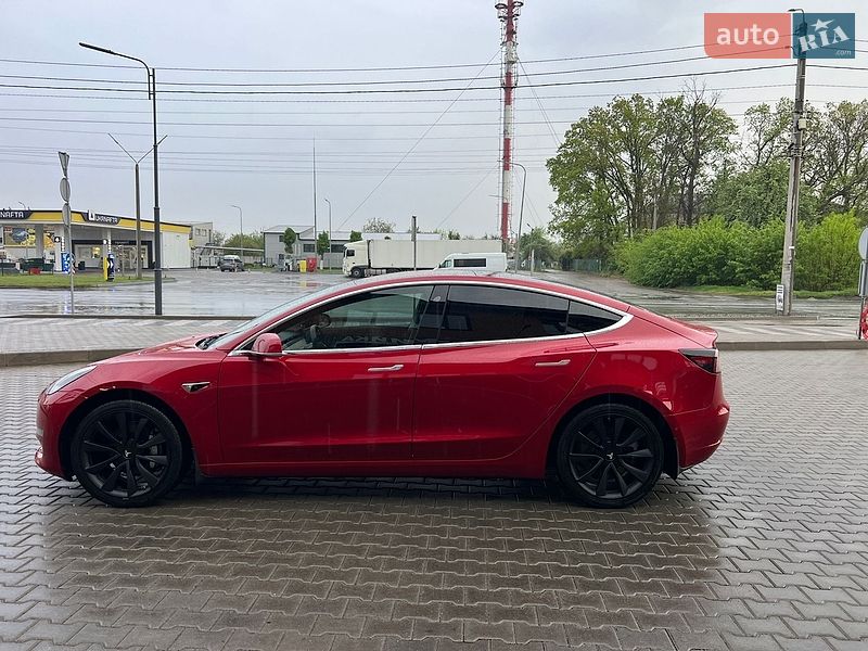 Седан Tesla Model 3 2018 в Гребенках