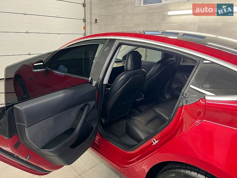 Седан Tesla Model 3 2018 в Гребенках