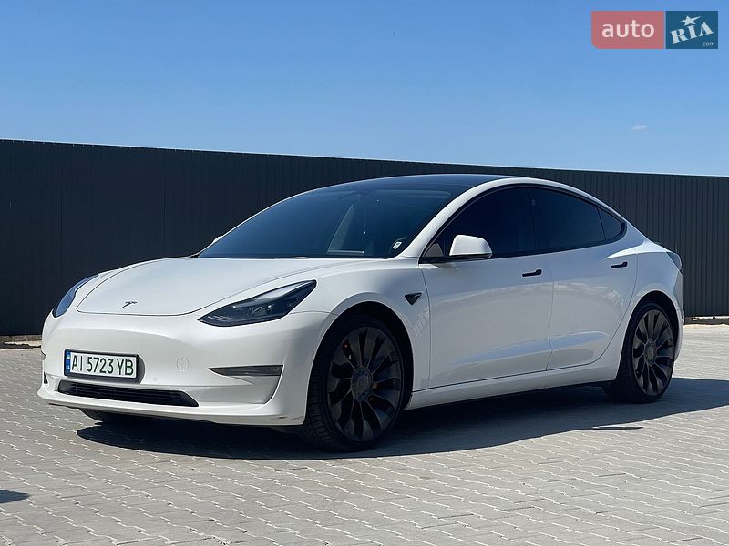 Седан Tesla Model 3 2022 в Киеве