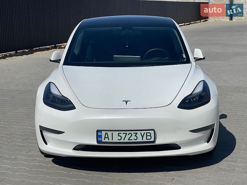 Седан Tesla Model 3 2022 в Киеве