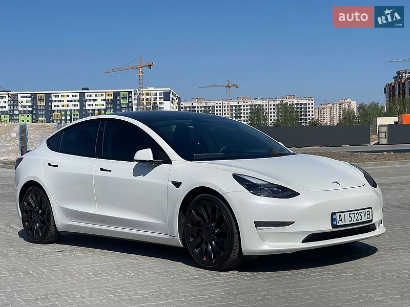 Седан Tesla Model 3 2022 в Киеве