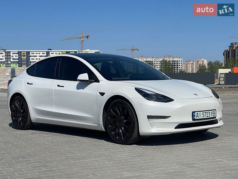 Седан Tesla Model 3 2022 в Киеве