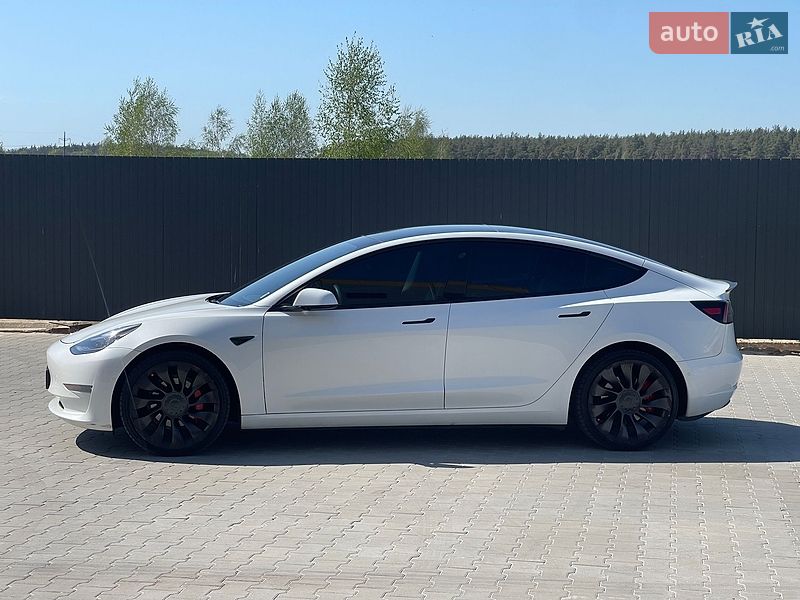 Седан Tesla Model 3 2022 в Киеве