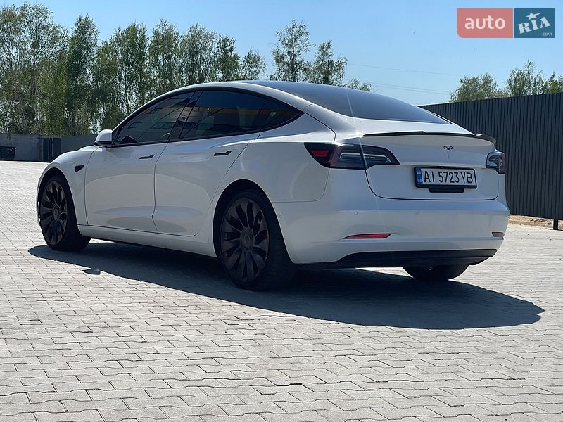 Седан Tesla Model 3 2022 в Киеве