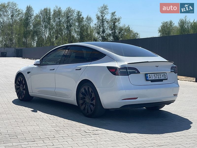 Седан Tesla Model 3 2022 в Киеве