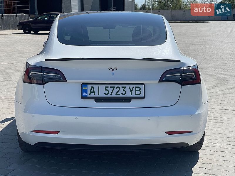 Седан Tesla Model 3 2022 в Киеве