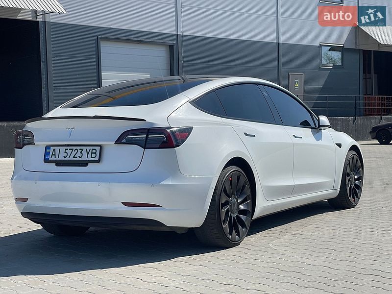 Седан Tesla Model 3 2022 в Киеве