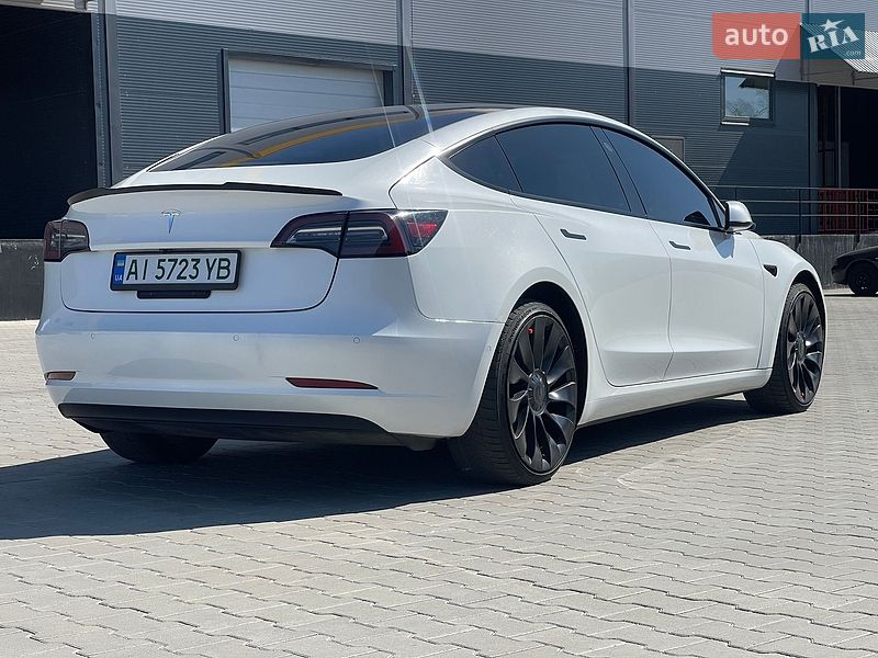 Седан Tesla Model 3 2022 в Киеве