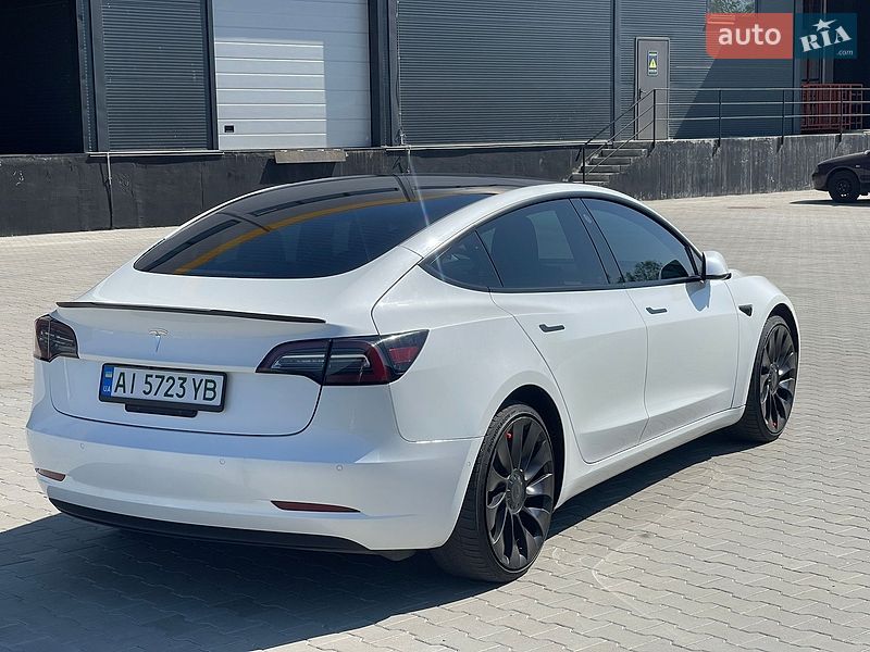 Седан Tesla Model 3 2022 в Киеве
